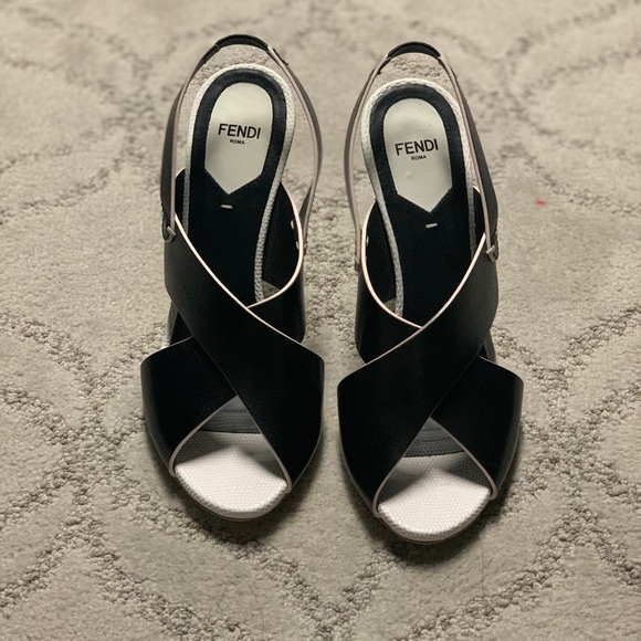 🔥FENDI SEXY SANDALS 🔥 - Picture 1 of 3